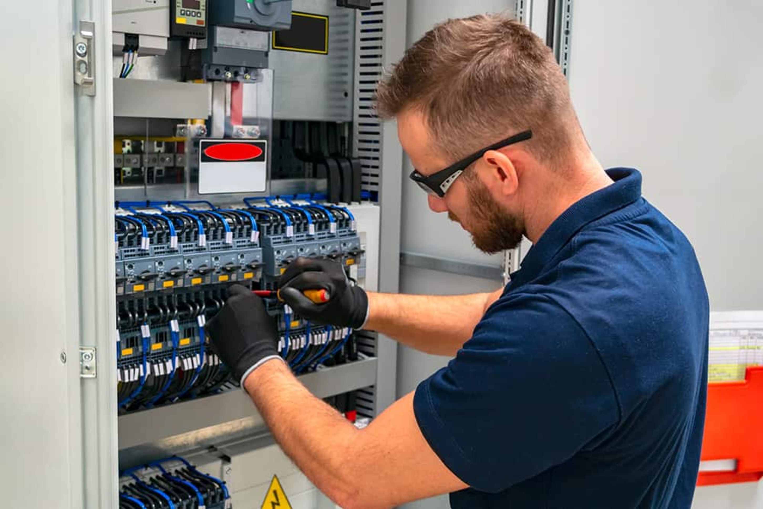 Elektroniker für Energie- und Gebäudetechnik (m/w/d) bei Elektro Moschcau Anlagenbau GmbH in Mühlhausen